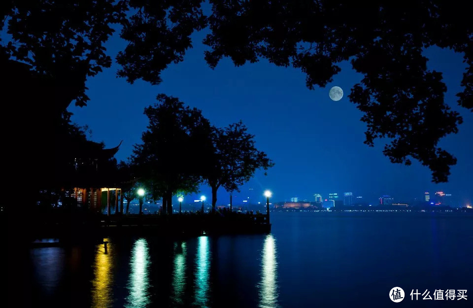 真正的枕西湖水而眠