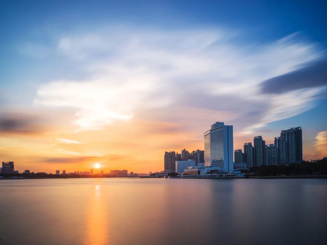 吃一顿黑珍珠三钻，住一晚五星情怀，只要999